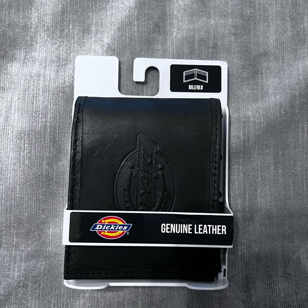 #3892. Dickies Genuine Leather Men's Black Bi-Fold Wallet w/Dickies Logo